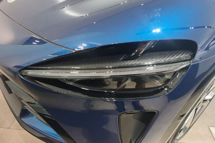Used Xiaomi Auto YU7 2025 Ultra-Long Range High-Performance All-Wheel-Drive Max Edition Left Front Headlight