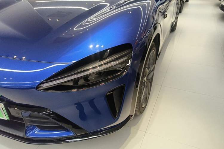 Used Xiaomi Auto YU7 2025 Ultra-Long Range High-Performance All-Wheel-Drive Max Edition Left Front Headlight