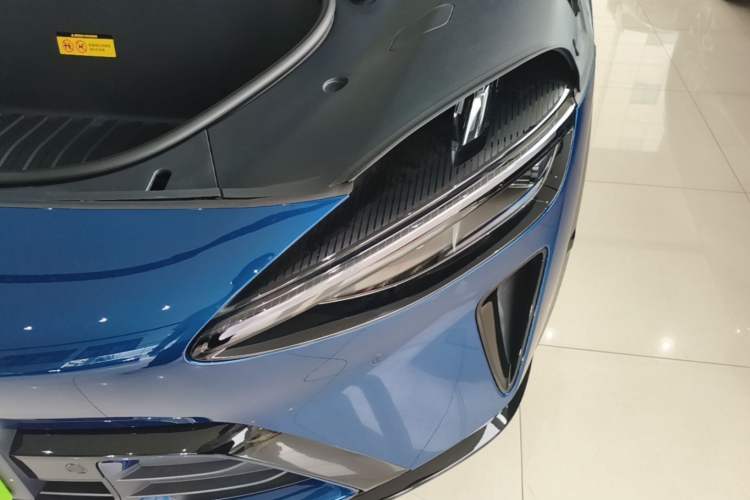 Used Xiaomi Auto YU7 2025 Ultra-Long Range High-Performance All-Wheel-Drive Max Edition Left Front Headlight
