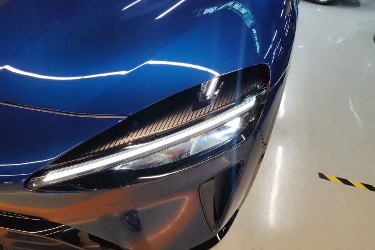 Used Xiaomi Auto YU7 2025 Ultra-Long Range High-Performance All-Wheel-Drive Max Edition Left Front Headlight