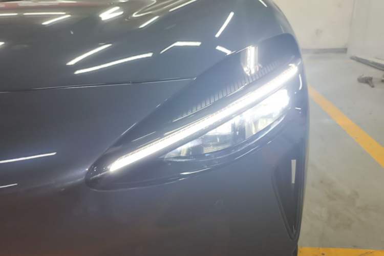 Used Xiaomi Auto YU7 2025 Ultra-Long Range High-Performance All-Wheel-Drive Max Edition Left Front Headlight