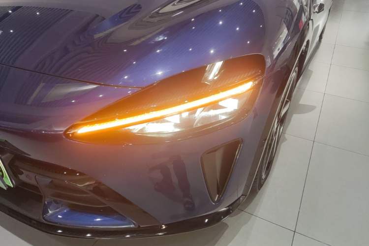 Used Xiaomi Auto YU7 2025 Ultra-Long Range High-Performance All-Wheel-Drive Max Edition Left Front Headlight