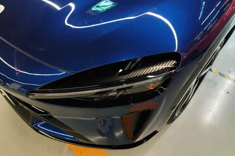 Used Xiaomi Auto YU7 2025 Ultra-Long Range High-Performance All-Wheel-Drive Max Edition Left Front Headlight