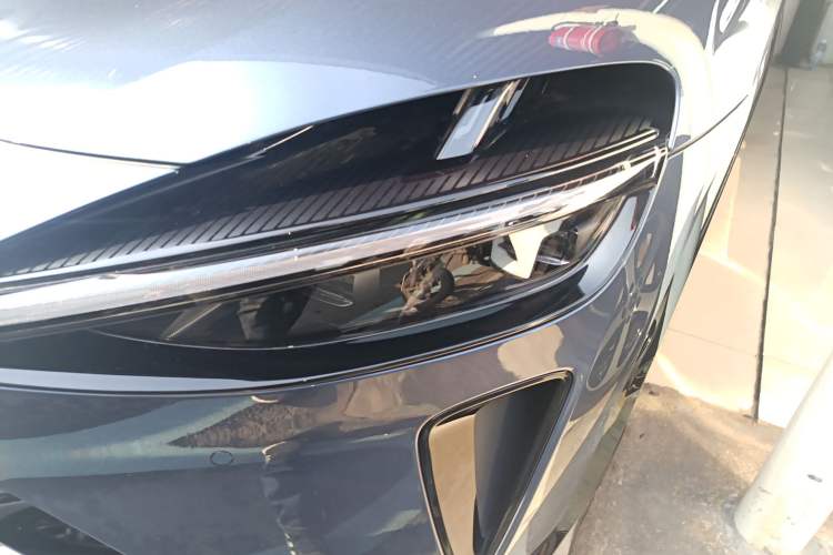 Used Xiaomi Auto YU7 2025 Ultra-Long Range High-Performance All-Wheel-Drive Max Edition Left Front Headlight
