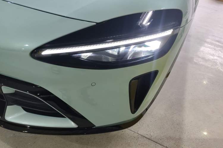 Used Xiaomi Auto YU7 2025 Ultra-Long Range High-Performance All-Wheel-Drive Max Edition Left Front Headlight