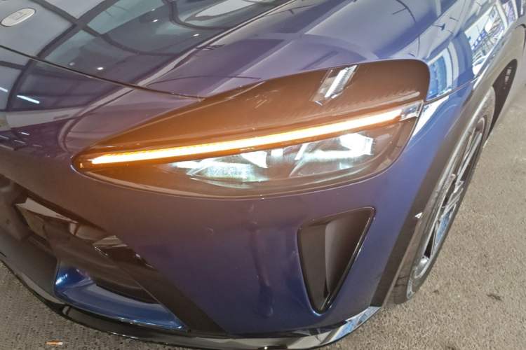 Used Xiaomi Auto YU7 2025 Ultra-Long Range Rear-Wheel Drive Version Left Front Headlight