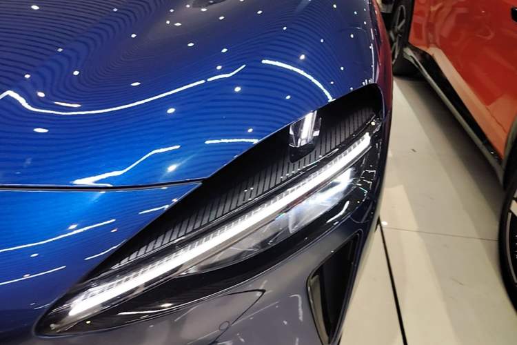 Used Xiaomi Auto YU7 2025 Ultra-Long Range High-Performance All-Wheel-Drive Max Edition Left Front Headlight