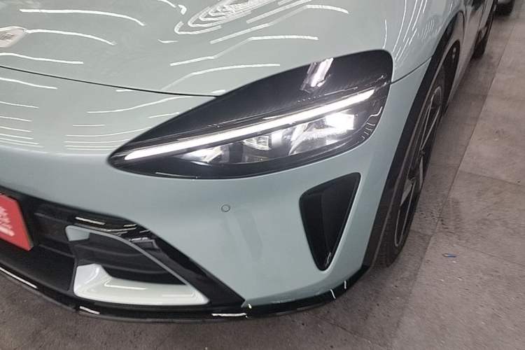 Used Xiaomi Auto YU7 2025 Ultra-Long Range High-Performance All-Wheel-Drive Max Edition Left Front Headlight