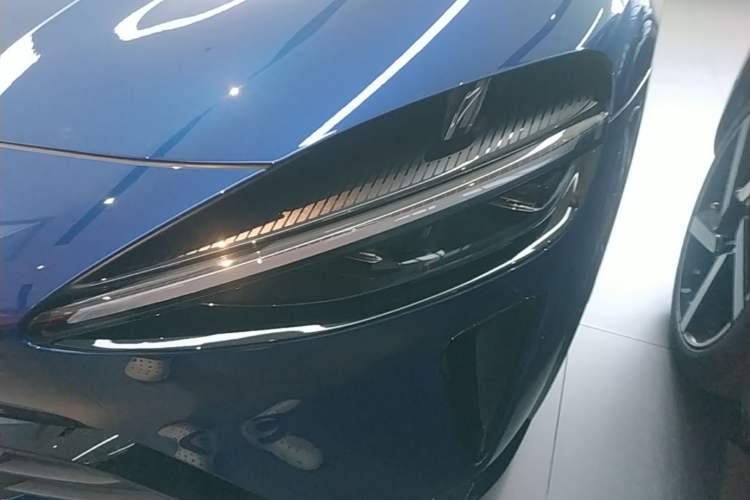 Used Xiaomi Auto YU7 2025 Ultra-Long Range High-Performance All-Wheel-Drive Max Edition Left Front Headlight