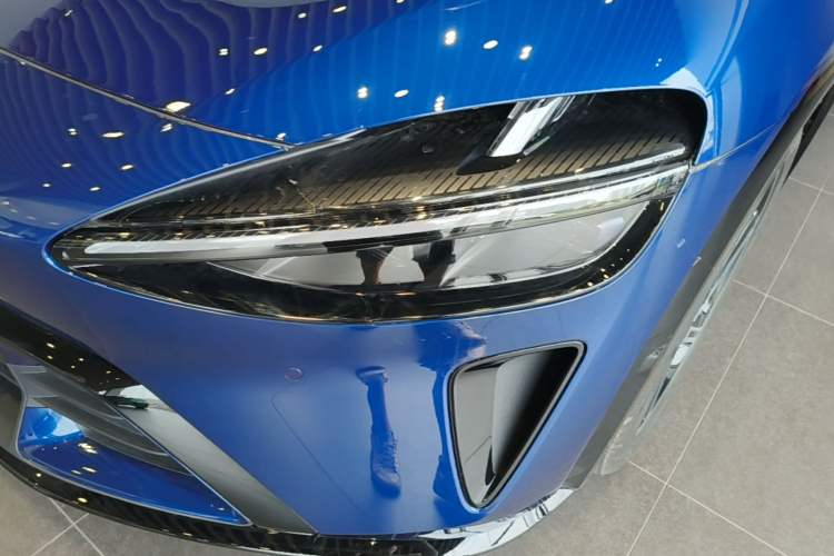 Used Xiaomi Auto YU7 2025 Ultra-Long Range Rear-Wheel Drive Version Left Front Headlight