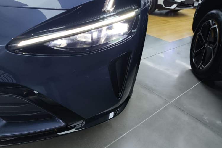 Used Xiaomi Auto YU7 2025 Ultra-Long Range High-Performance All-Wheel-Drive Max Edition Left Front Headlight