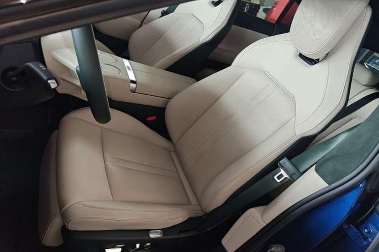 Used Xiaomi Auto YU7 2025 Ultra-Long Range High-Performance All-Wheel-Drive Max Edition Left Front Seat