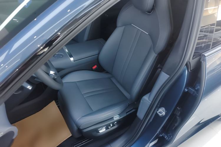 Used Xiaomi Auto YU7 2025 Ultra-Long Range High-Performance All-Wheel-Drive Max Edition Left Front Seat