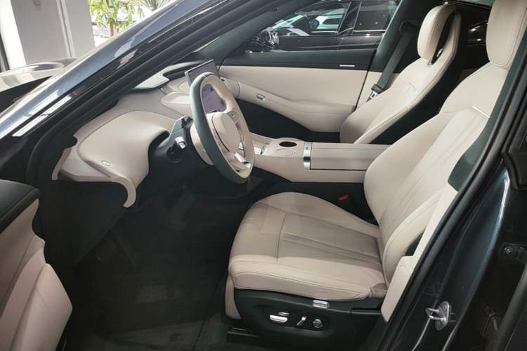 Used Xiaomi Auto YU7 2025 Ultra-Long Range High-Performance All-Wheel-Drive Max Edition Left Front Seat