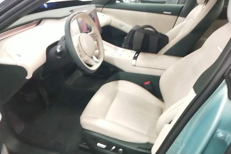 Used Xiaomi Auto YU7 2025 Ultra-Long Range Rear-Wheel Drive Version Left Front Seat
