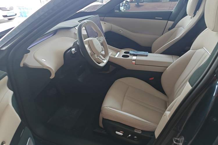 Used Xiaomi Auto YU7 2025 Ultra-Long Range High-Performance All-Wheel-Drive Max Edition Left Front Seat