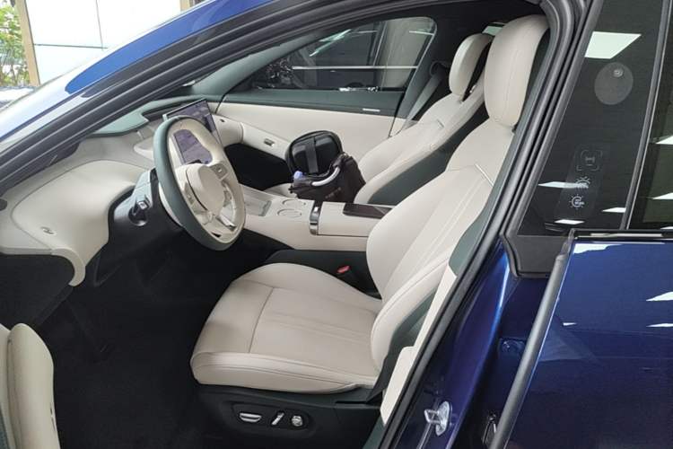 Used Xiaomi Auto YU7 2025 Ultra-Long Range Rear-Wheel Drive Version Left Front Seat