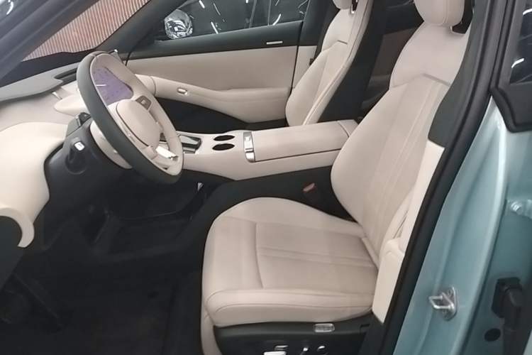 Used Xiaomi Auto YU7 2025 Ultra-Long Range High-Performance All-Wheel-Drive Max Edition Left Front Seat
