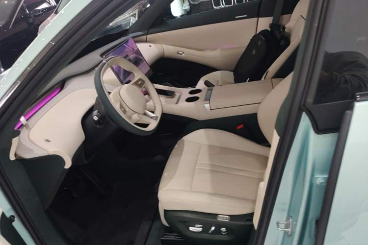 Used Xiaomi Auto YU7 2025 Ultra-Long Range High-Performance All-Wheel-Drive Max Edition Left Front Seat