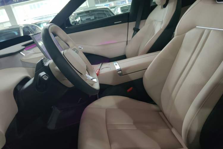 Used Xiaomi Auto YU7 2025 Ultra-Long Range High-Performance All-Wheel-Drive Max Edition Left Front Seat