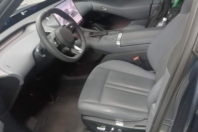 Used Xiaomi Auto YU7 2025 Ultra-Long Range High-Performance All-Wheel-Drive Max Edition Left Front Seat