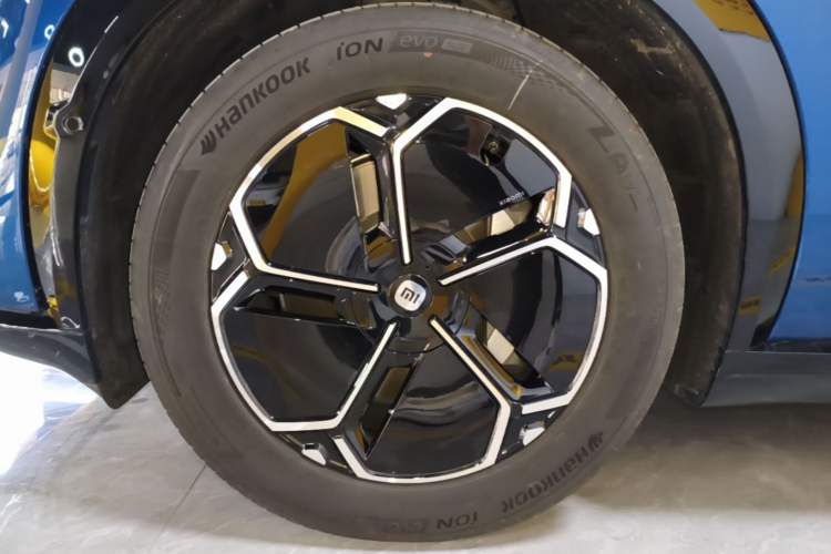 Used Xiaomi Auto YU7 2025 Ultra-Long Range Rear-Wheel Drive Version Left Front Wheel Hub