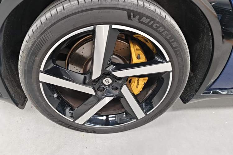Used Xiaomi Auto YU7 2025 Ultra-Long Range High-Performance All-Wheel-Drive Max Edition Left Front Wheel Hub