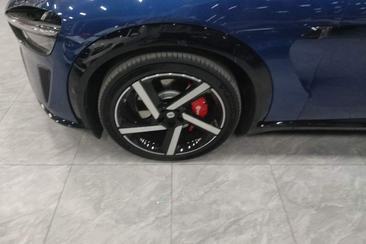 Used Xiaomi Auto YU7 2025 Ultra-Long Range High-Performance All-Wheel-Drive Max Edition Left Front Wheel Hub