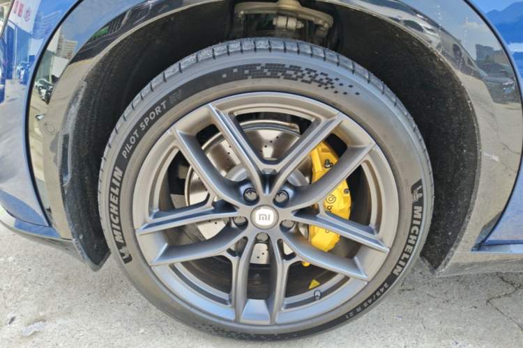 Used Xiaomi Auto YU7 2025 Ultra-Long Range High-Performance All-Wheel-Drive Max Edition Left Front Wheel Hub