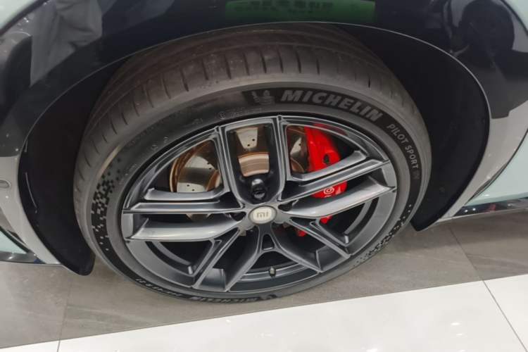 Used Xiaomi Auto YU7 2025 Ultra-Long Range High-Performance All-Wheel-Drive Max Edition Left Front Wheel Hub