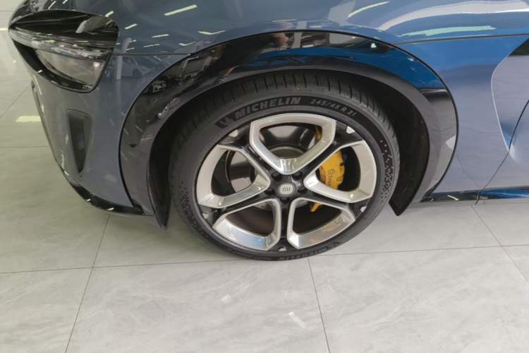 Used Xiaomi Auto YU7 2025 Ultra-Long Range High-Performance All-Wheel-Drive Max Edition Left Front Wheel Hub