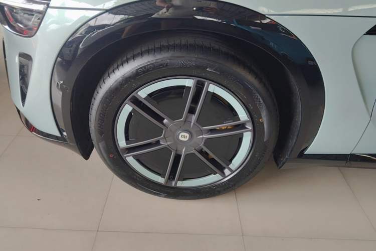 Used Xiaomi Auto YU7 2025 Ultra-Long Range Rear-Wheel Drive Version Left Front Wheel Hub
