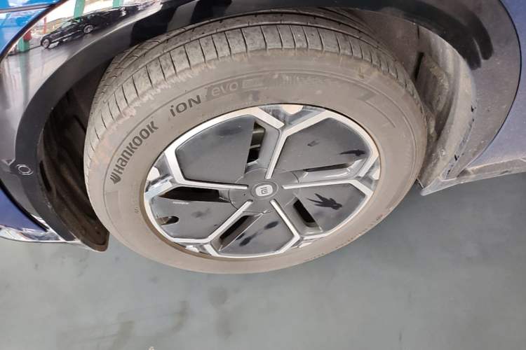 Used Xiaomi Auto YU7 2025 Ultra-Long Range Rear-Wheel Drive Version Left Front Wheel Hub