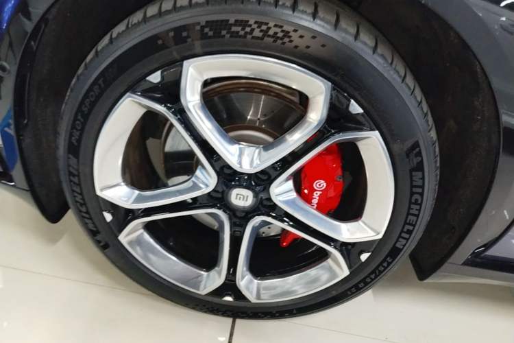 Used Xiaomi Auto YU7 2025 Ultra-Long Range High-Performance All-Wheel-Drive Max Edition Left Front Wheel Hub