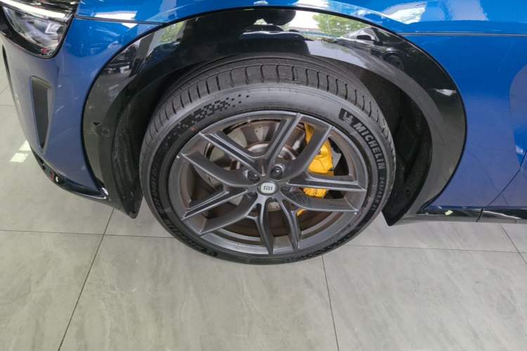 Used Xiaomi Auto YU7 2025 Ultra-Long Range High-Performance All-Wheel-Drive Max Edition Left Front Wheel Hub