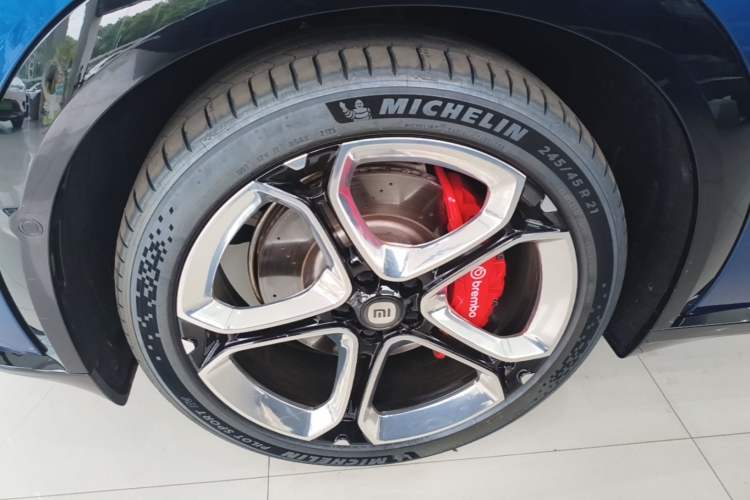 Used Xiaomi Auto YU7 2025 Ultra-Long Range High-Performance All-Wheel-Drive Max Edition Left Front Wheel Hub