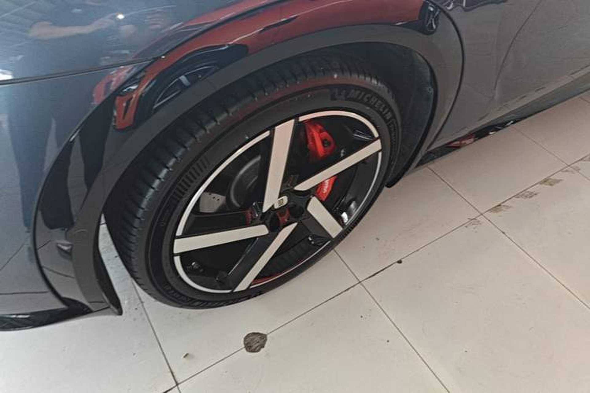 Used Xiaomi Auto YU7 2025 Ultra-Long Range High-Performance All-Wheel-Drive Max Edition Left Front Wheel Hub