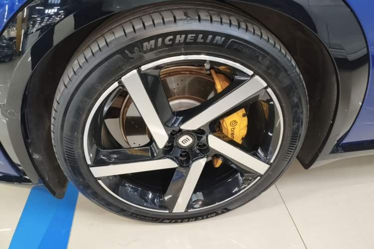 Used Xiaomi Auto YU7 2025 Ultra-Long Range High-Performance All-Wheel-Drive Max Edition Left Front Wheel Hub