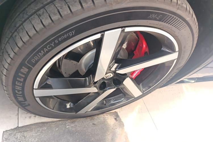 Used Xiaomi Auto YU7 2025 Ultra-Long Range High-Performance All-Wheel-Drive Max Edition Left Front Wheel Hub