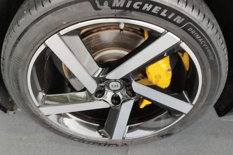 Used Xiaomi Auto YU7 2025 Ultra-Long Range High-Performance All-Wheel-Drive Max Edition Left Front Wheel Hub