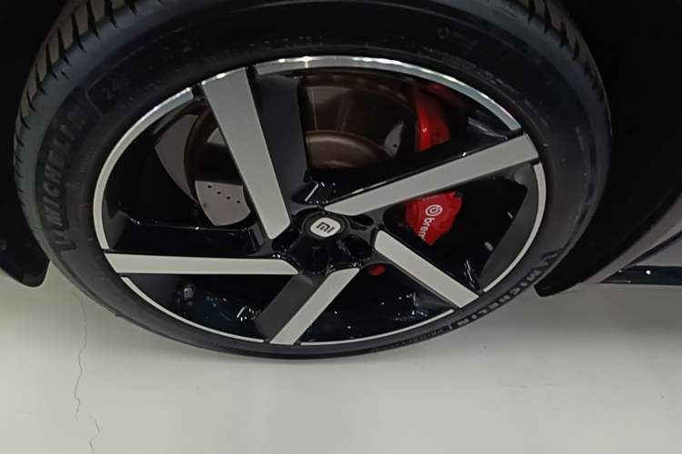 Used Xiaomi Auto YU7 2025 Ultra-Long Range High-Performance All-Wheel-Drive Max Edition Left Front Wheel Hub