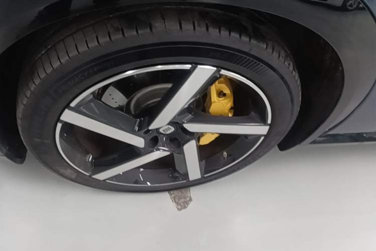 Used Xiaomi Auto YU7 2025 Ultra-Long Range High-Performance All-Wheel-Drive Max Edition Left Front Wheel Hub