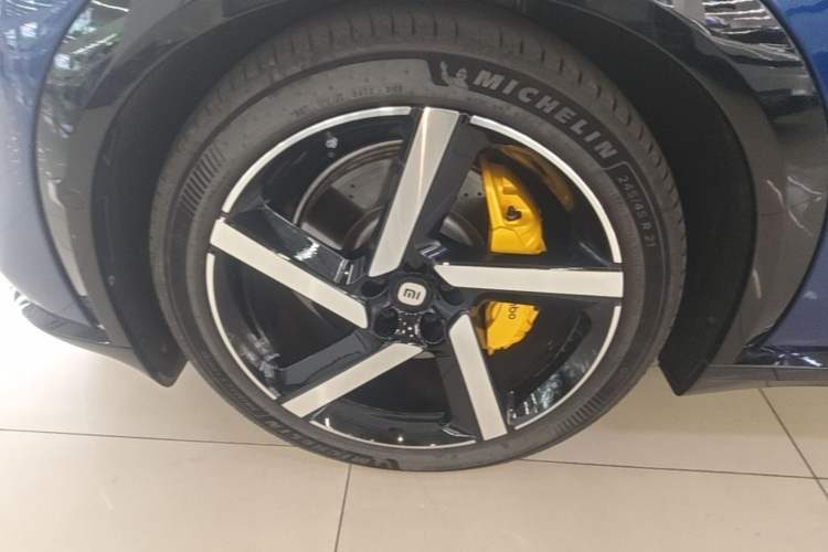 Used Xiaomi Auto YU7 2025 Ultra-Long Range High-Performance All-Wheel-Drive Max Edition Left Front Wheel Hub