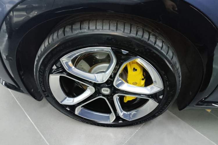 Used Xiaomi Auto YU7 2025 Ultra-Long Range High-Performance All-Wheel-Drive Max Edition Left Front Wheel Hub
