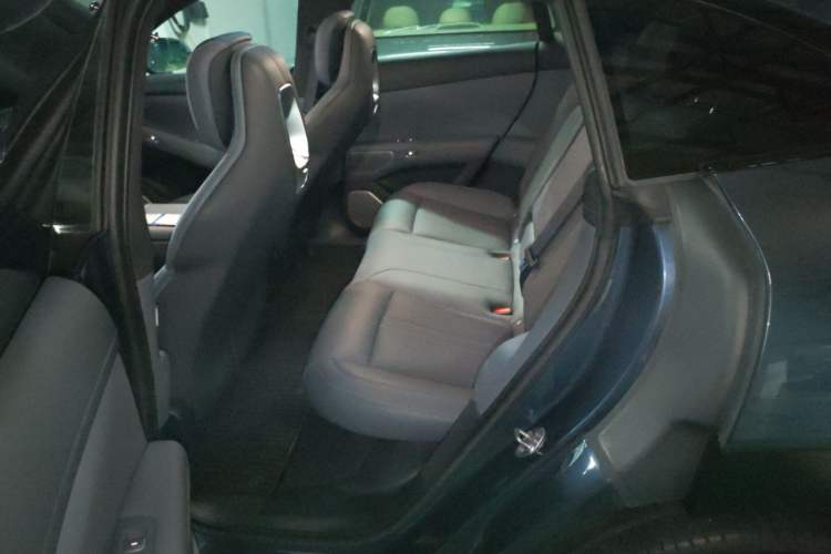 Used Xiaomi Auto YU7 2025 Ultra-Long Range High-Performance All-Wheel-Drive Max Edition Left Rear Seat