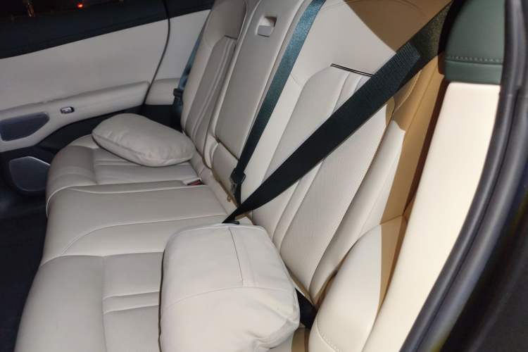 Used Xiaomi Auto YU7 2025 Ultra-Long Range High-Performance All-Wheel-Drive Max Edition Left Rear Seat