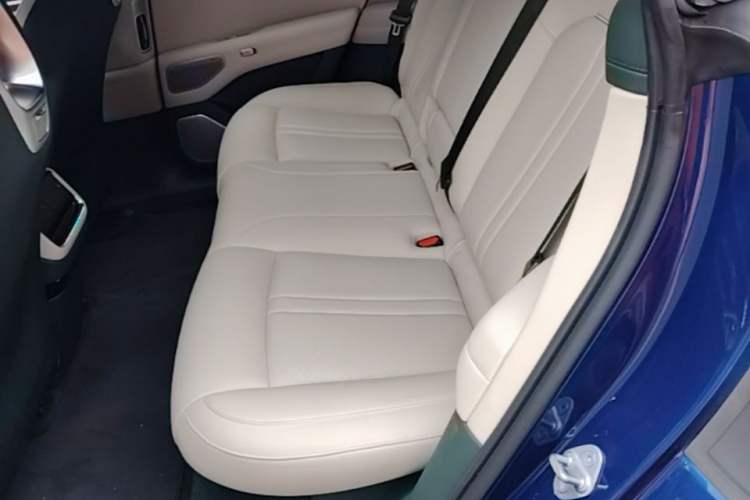 Used Xiaomi Auto YU7 2025 Ultra-Long Range High-Performance All-Wheel-Drive Max Edition Left Rear Seat