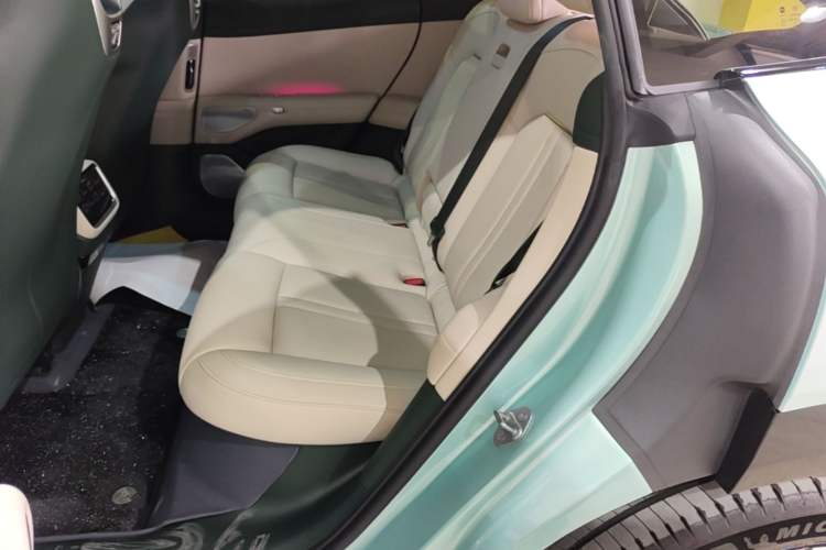Used Xiaomi Auto YU7 2025 Ultra-Long Range High-Performance All-Wheel-Drive Max Edition Left Rear Seat
