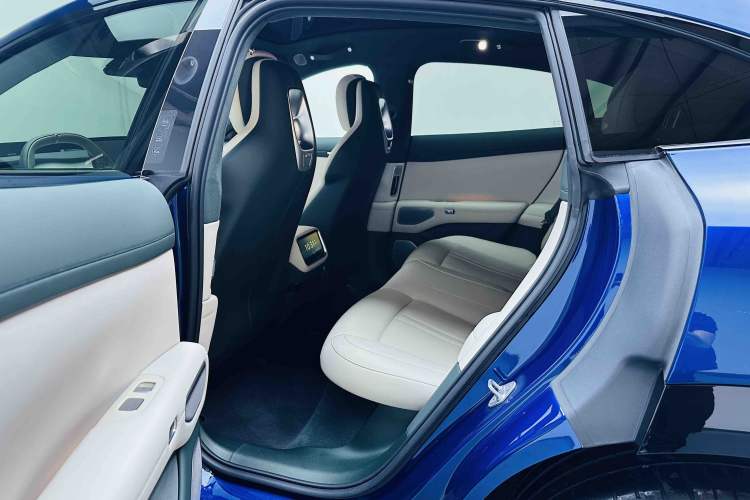 Used Xiaomi Auto YU7 2025 Ultra-Long Range High-Performance All-Wheel-Drive Max Edition Left Rear Seat