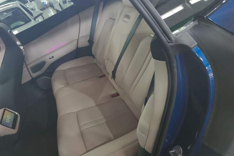 Used Xiaomi Auto YU7 2025 Ultra-Long Range High-Performance All-Wheel-Drive Max Edition Left Rear Seat